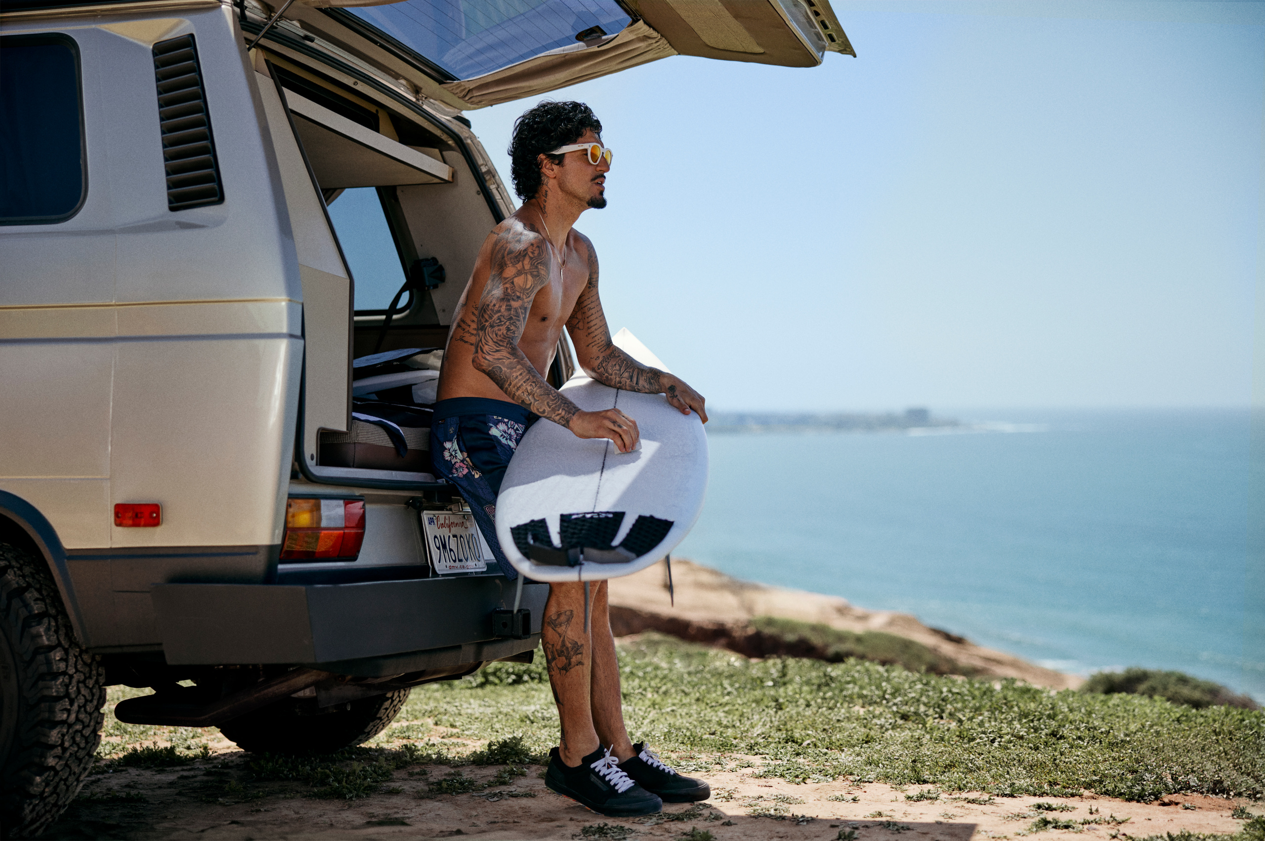 Oakley Meta — Surfer beside the coast